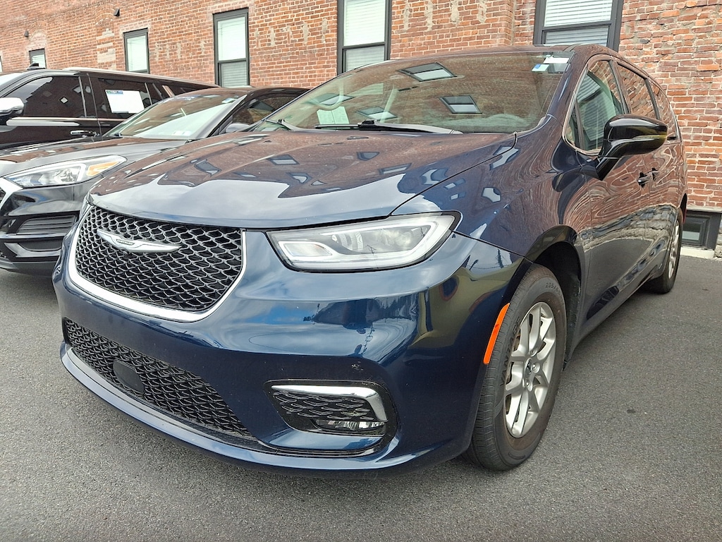 Used 2024 Chrysler Pacifica Touring L Mini-van, Passenger