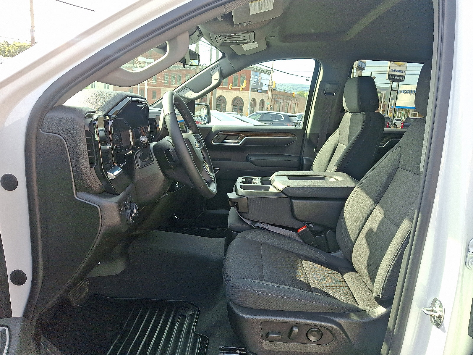 2023 Chevrolet Silverado 1500 LT - Photo 13