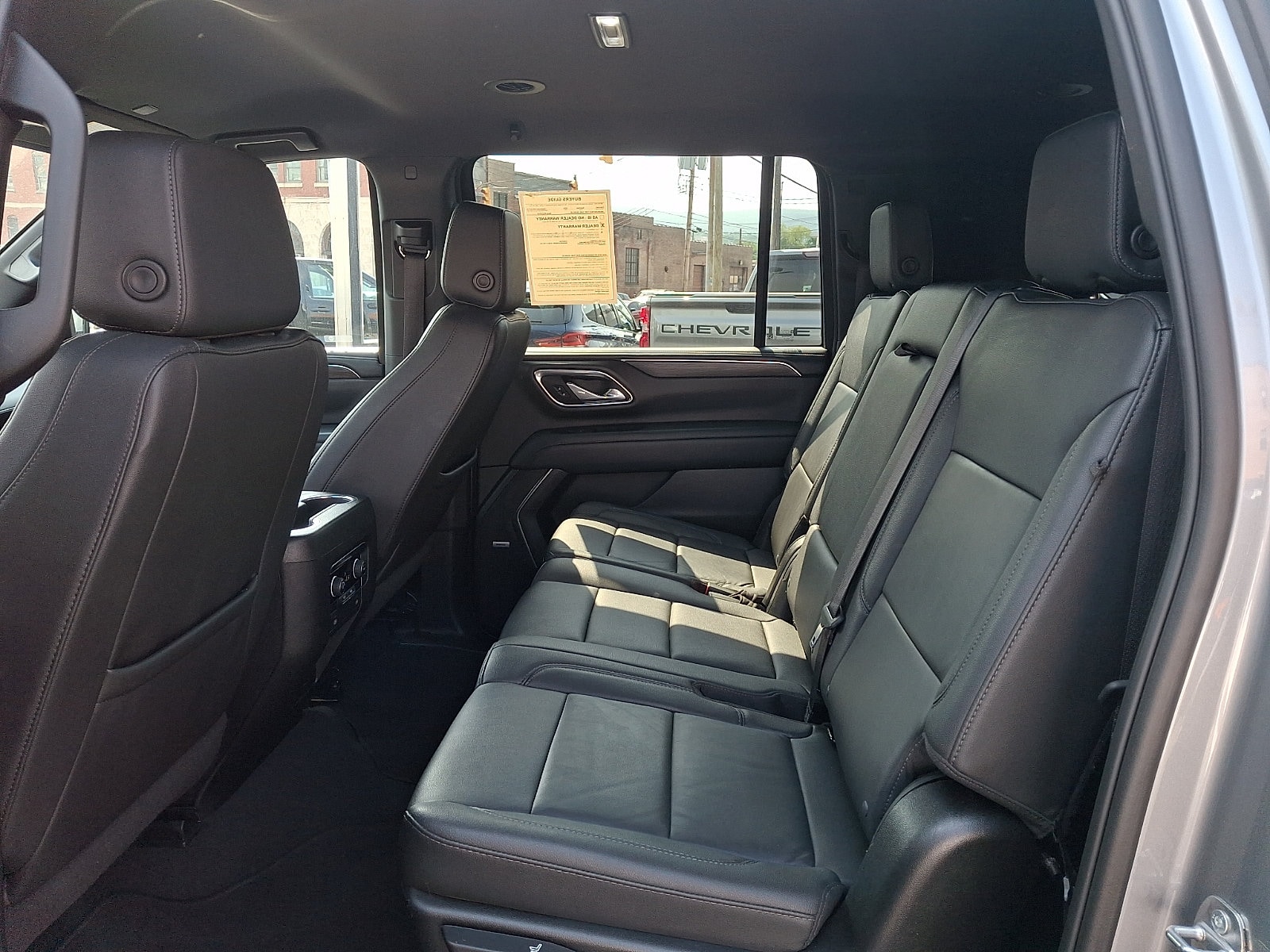 2024 Chevrolet Suburban LT - Photo 11