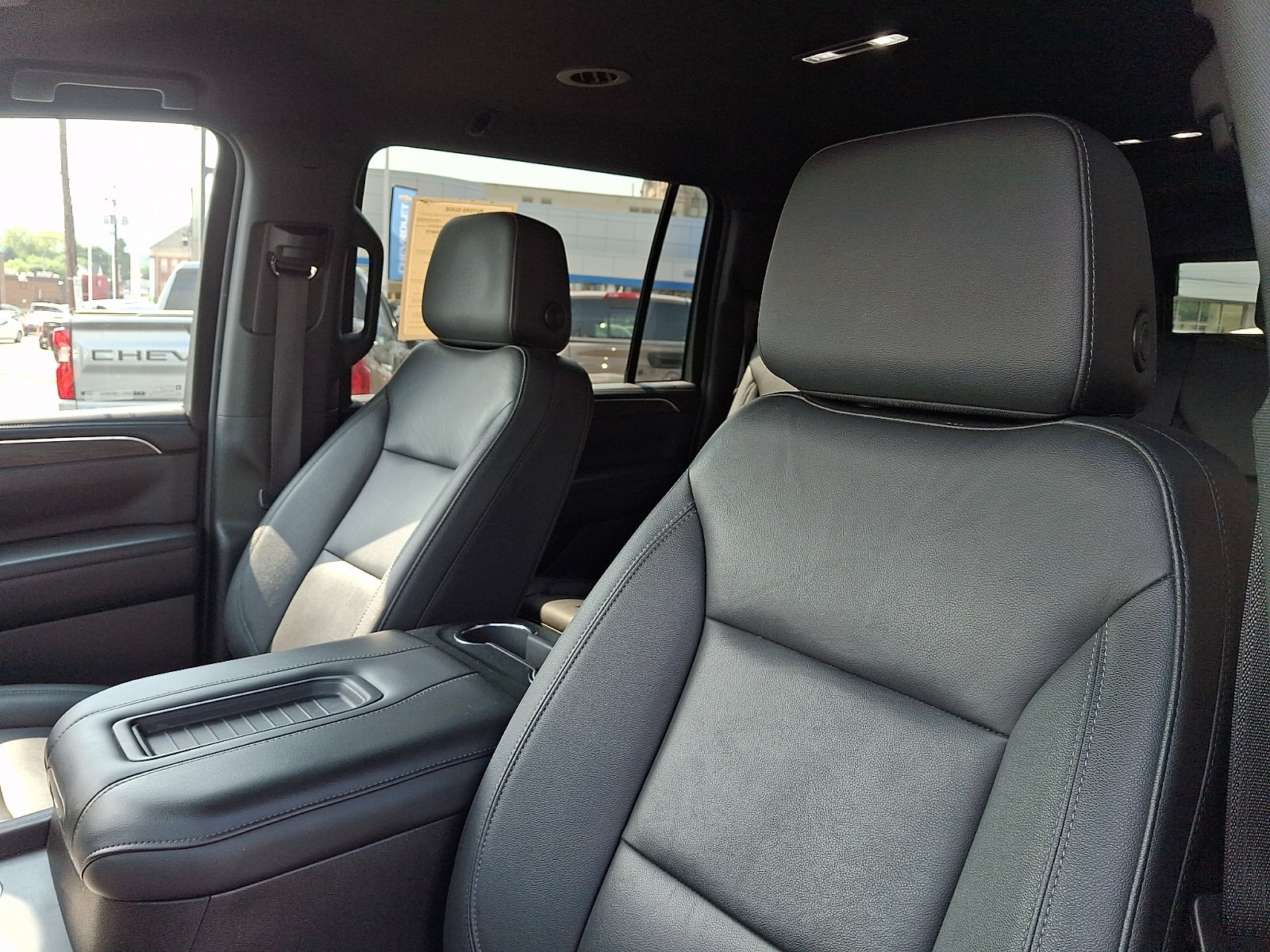 2024 Chevrolet Suburban LT - Photo 15