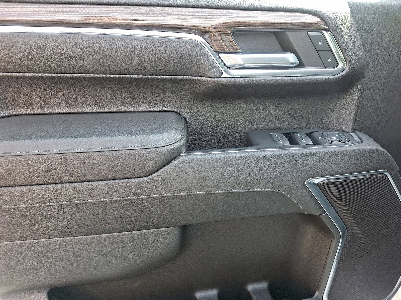 2023 Chevrolet Silverado 1500 LT - Photo 12