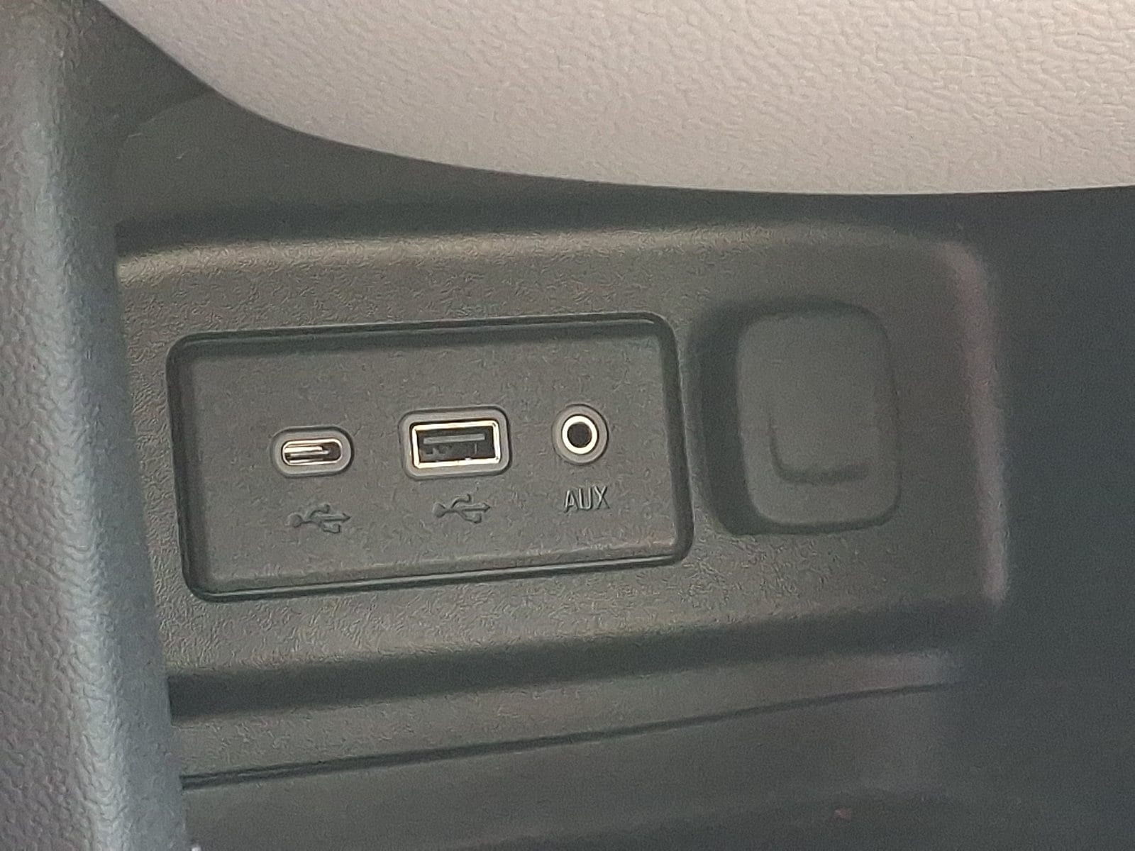 2024 Chevrolet Equinox LS - Photo 25