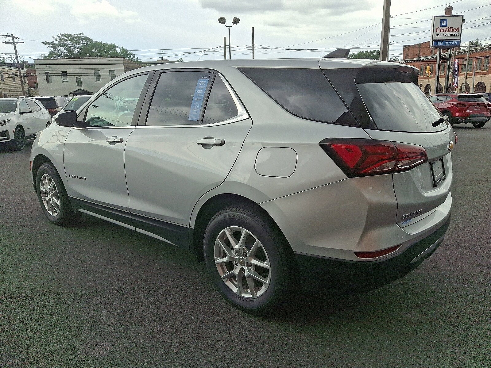 2022 Chevrolet Equinox LT photo 2