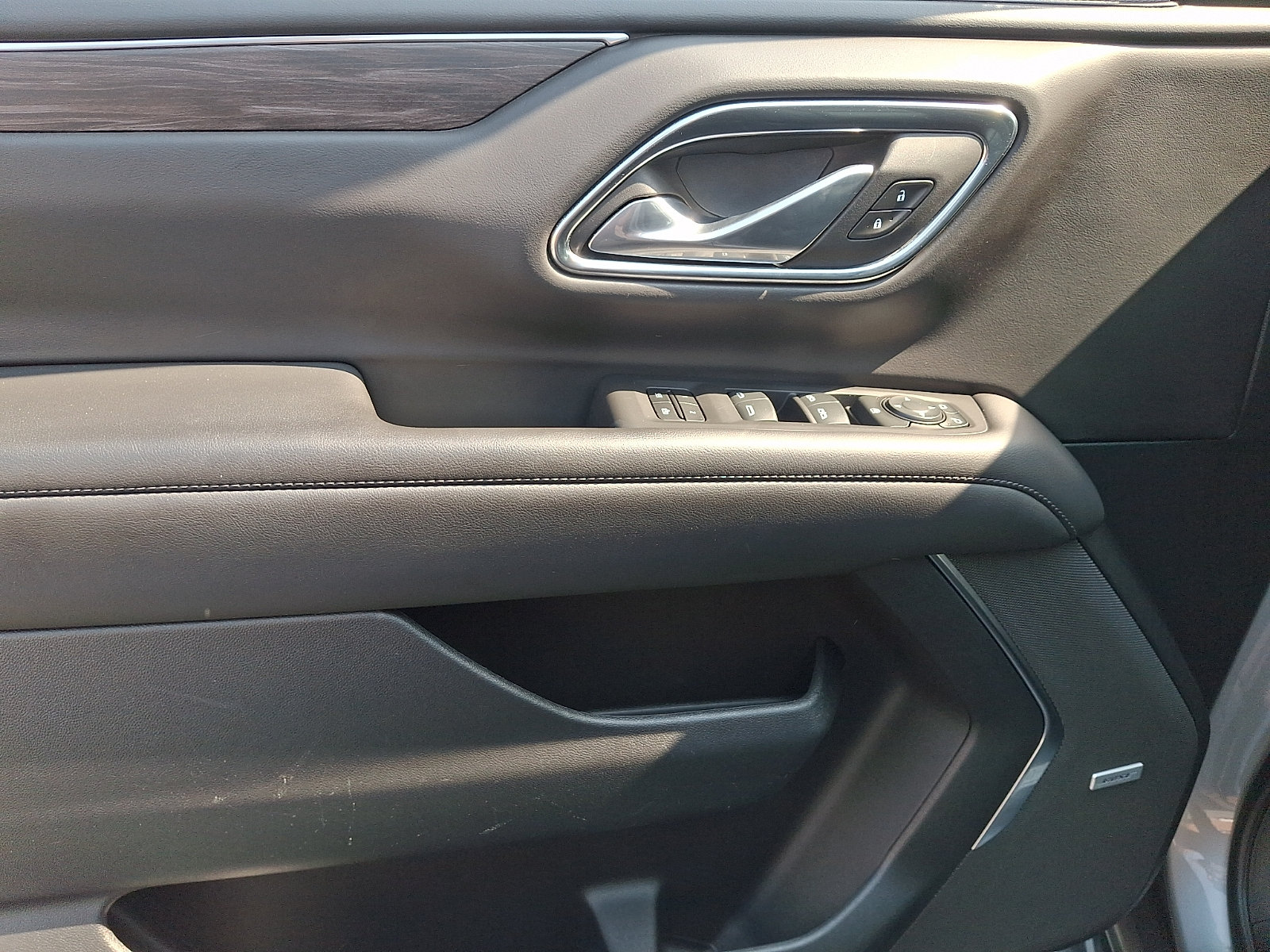 2024 Chevrolet Suburban LT - Photo 13