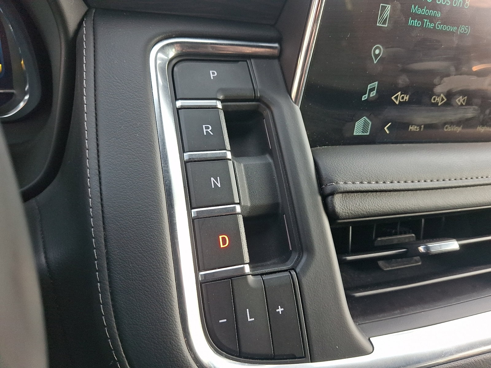 2024 Chevrolet Suburban LT - Photo 16