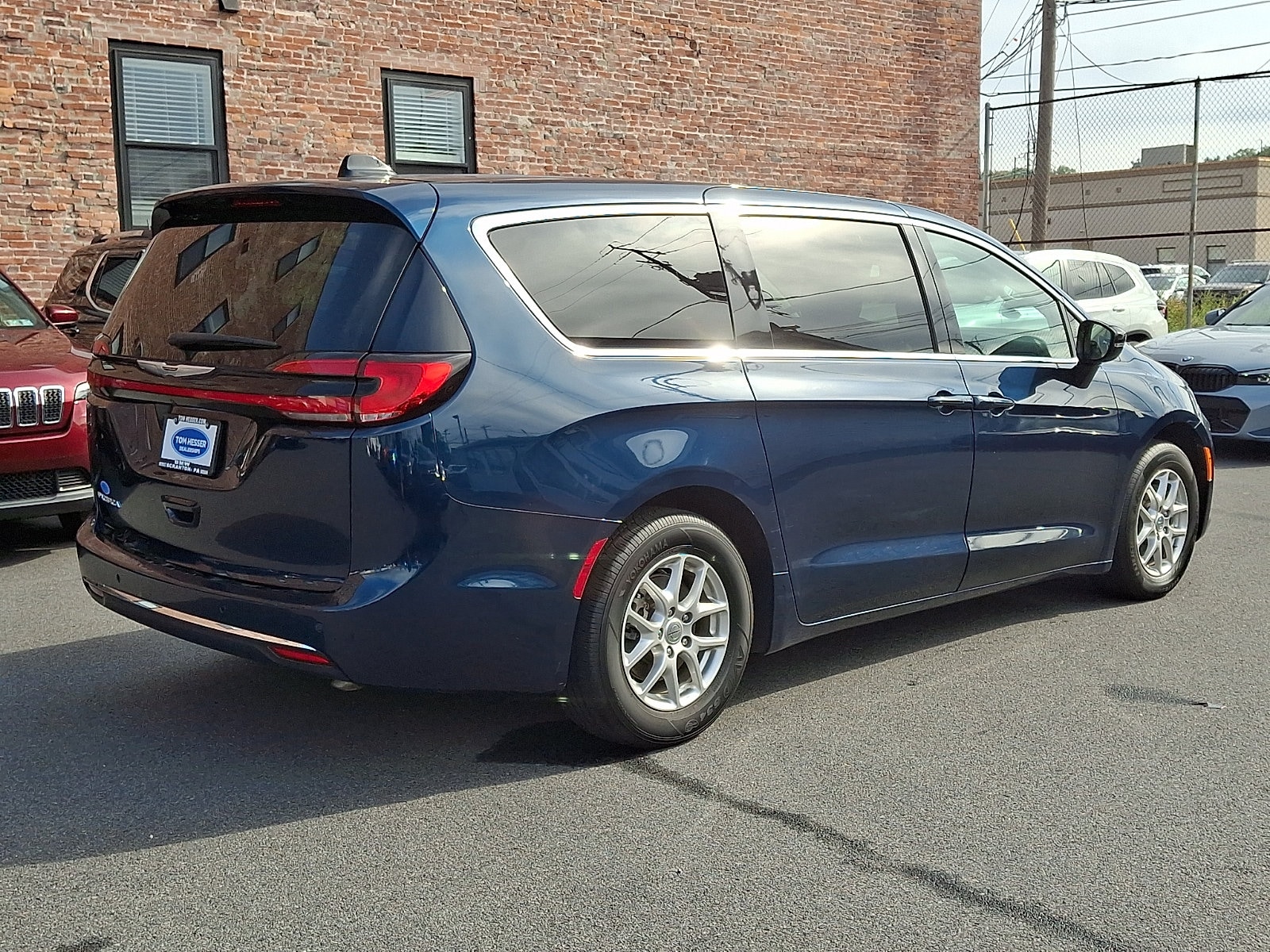 2024 Chrysler Pacifica Touring L - Photo 6