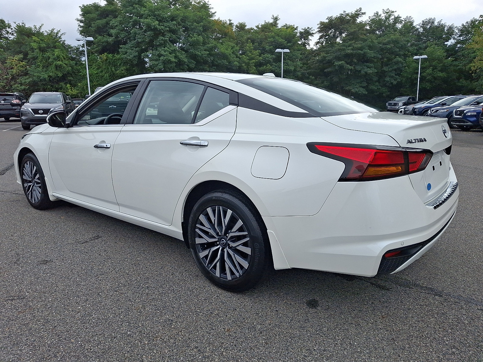 Used 2023 Nissan Altima 2.5 SV Sedan