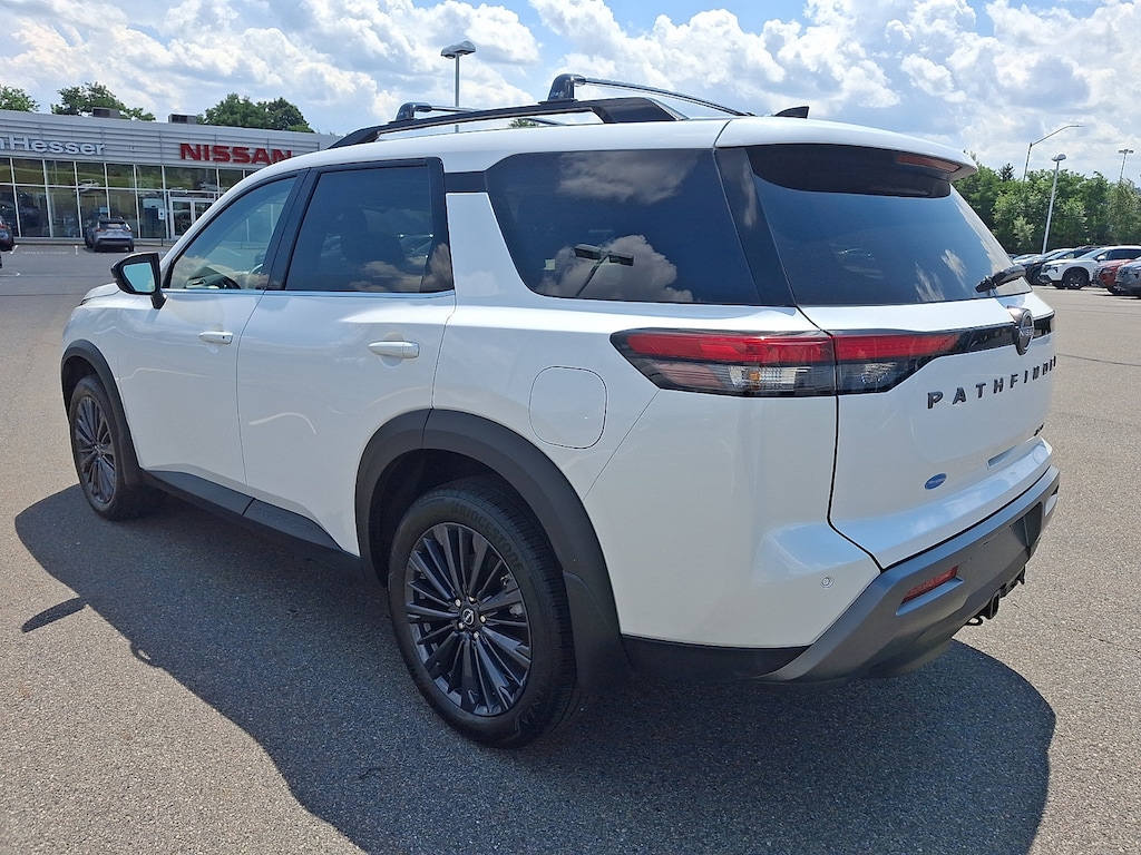New 2026 Nissan Pathfinder SL SUV