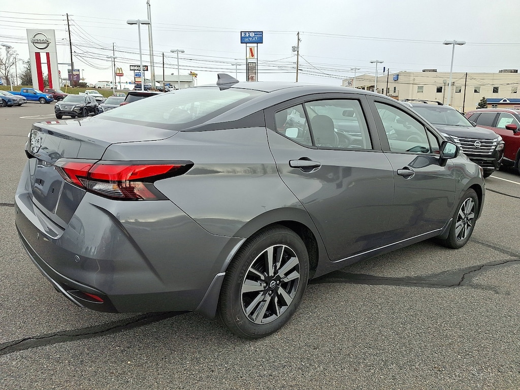 New 2025 Nissan Versa 1.6 SV Sedan