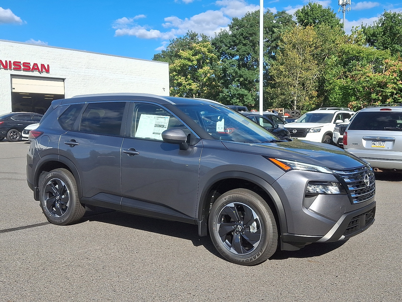 2026 Nissan Rogue SV's photo