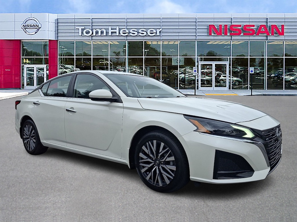 Used 2023 Nissan Altima 2.5 SV Sedan