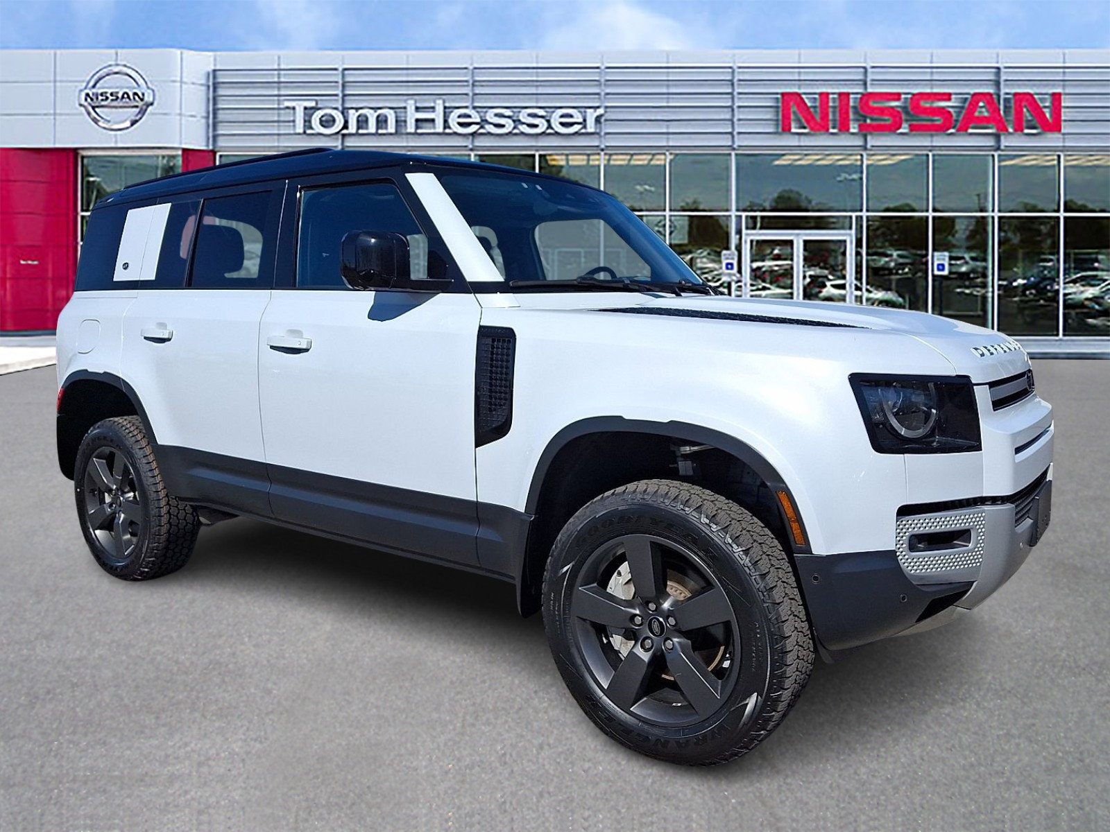 2023 Land Rover Defender SE