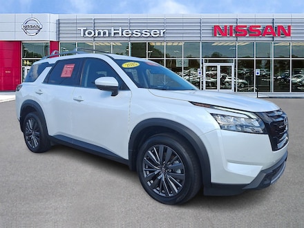 2025 Nissan Pathfinder SL SUV