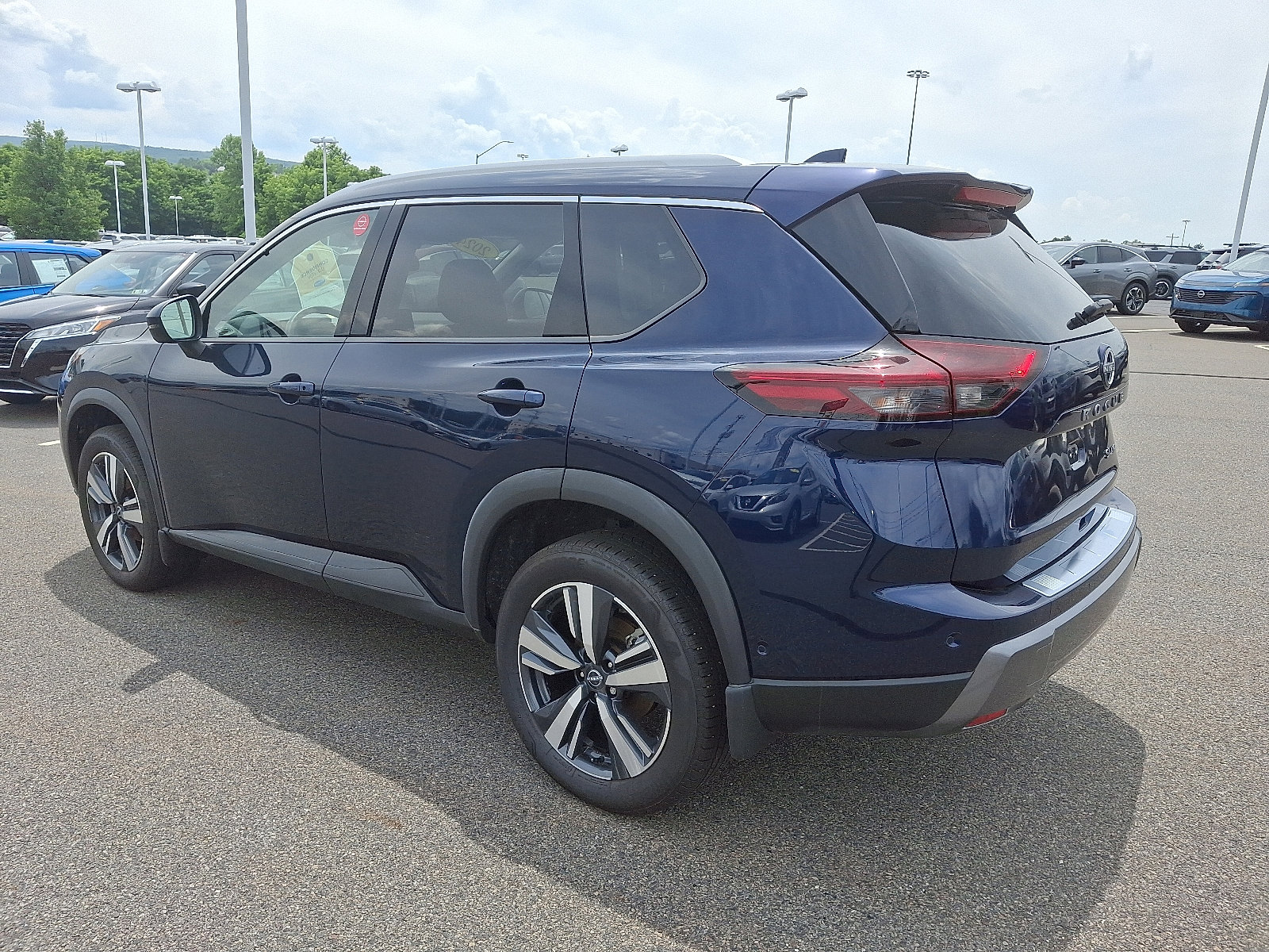 2024 Nissan Rogue SL - Photo 4