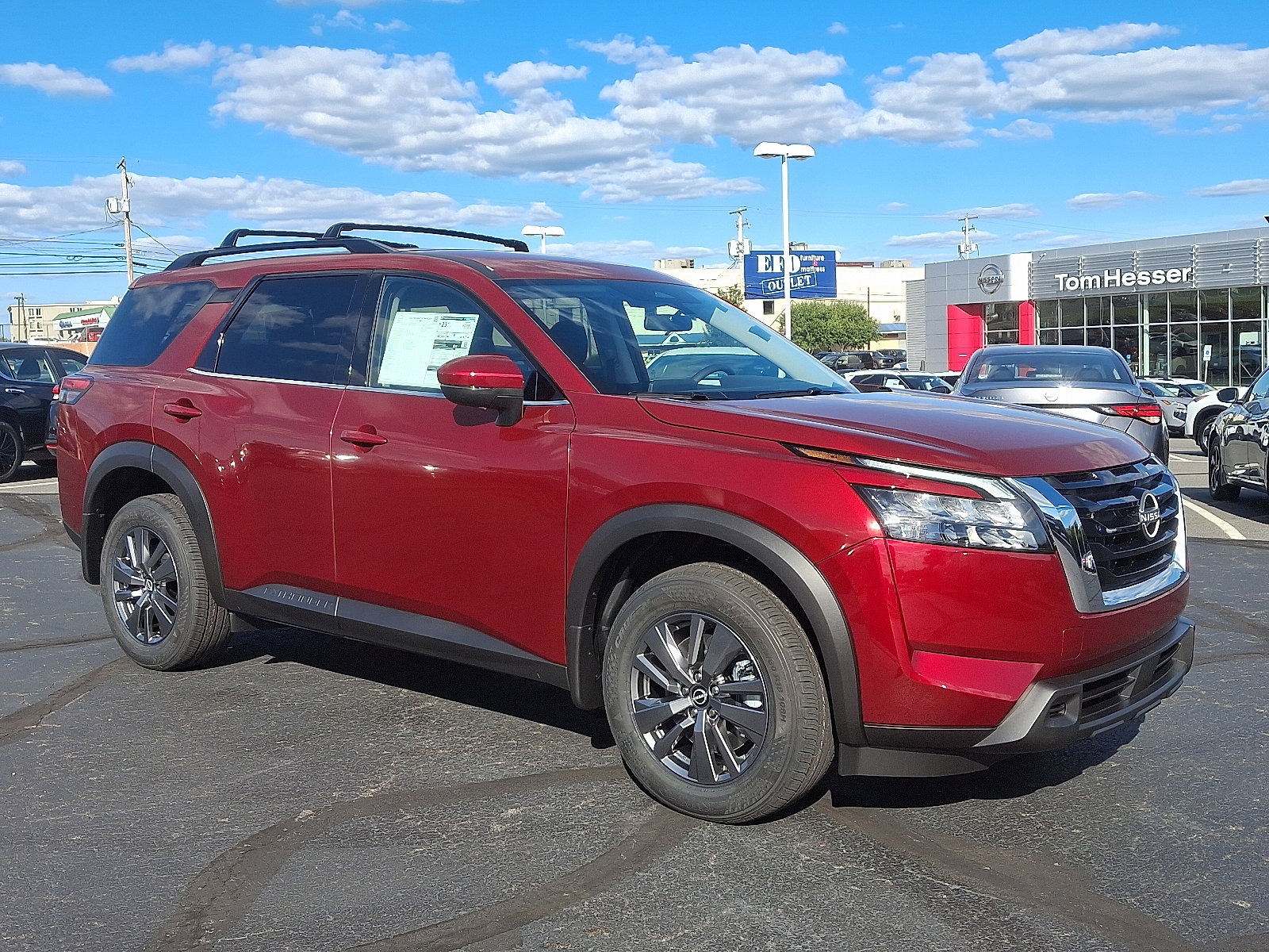 2025 Nissan Pathfinder SV's photo