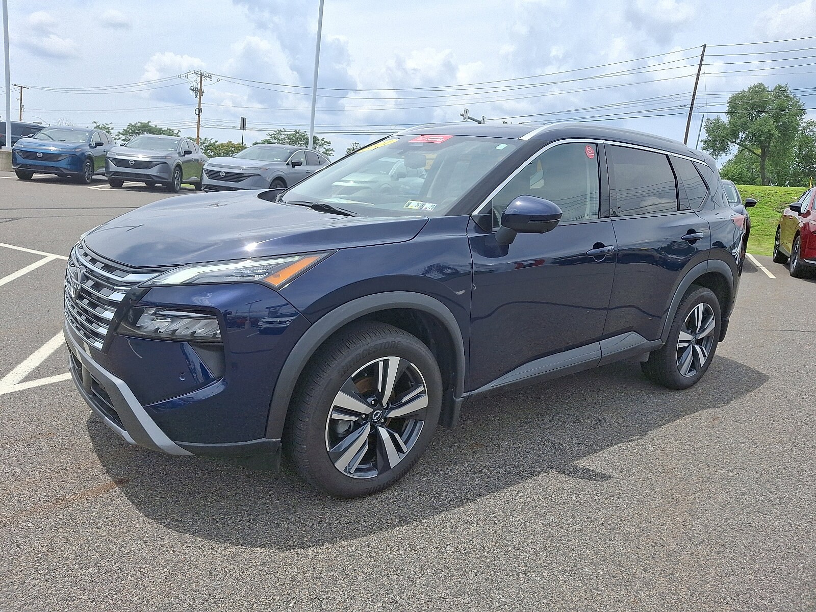 2024 Nissan Rogue SL photo 2