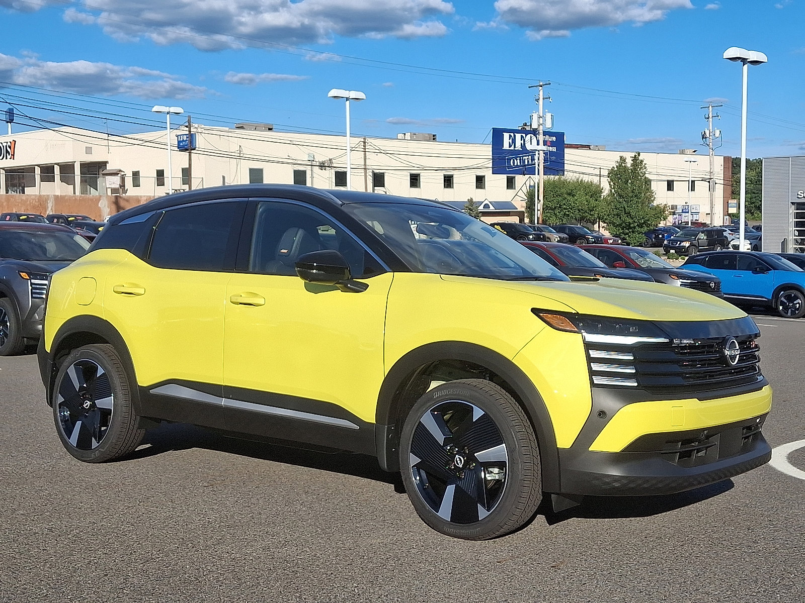 2025 Nissan Kicks SR AWD's photo