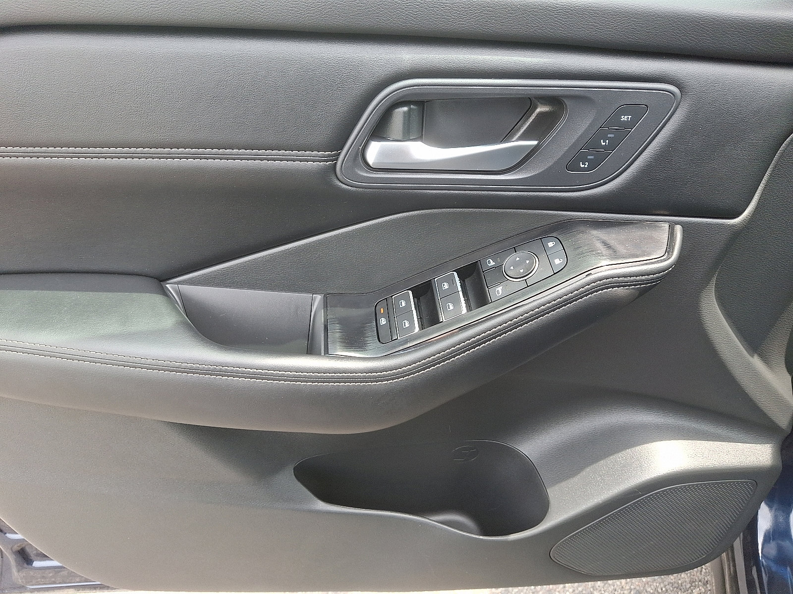 2024 Nissan Rogue SL - Photo 12