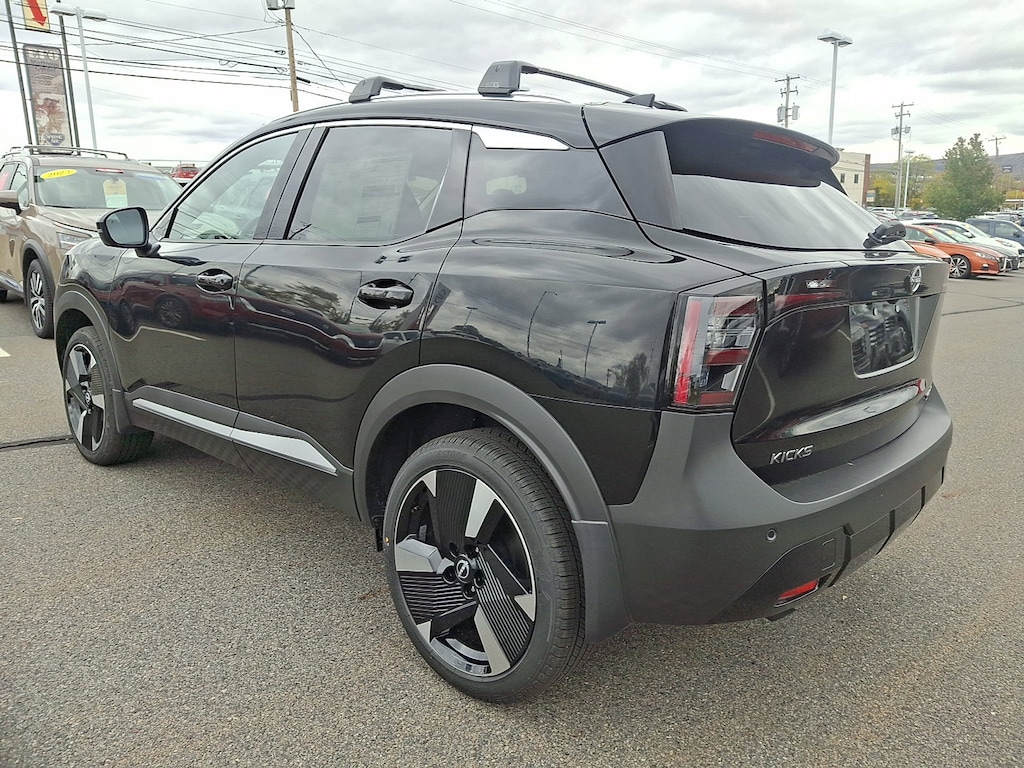 New 2026 Nissan Kicks SR SUV
