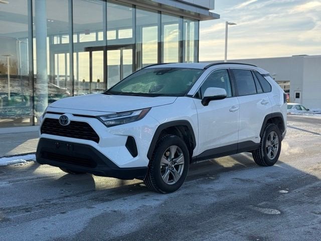 2024 Toyota RAV4 XLE's photo