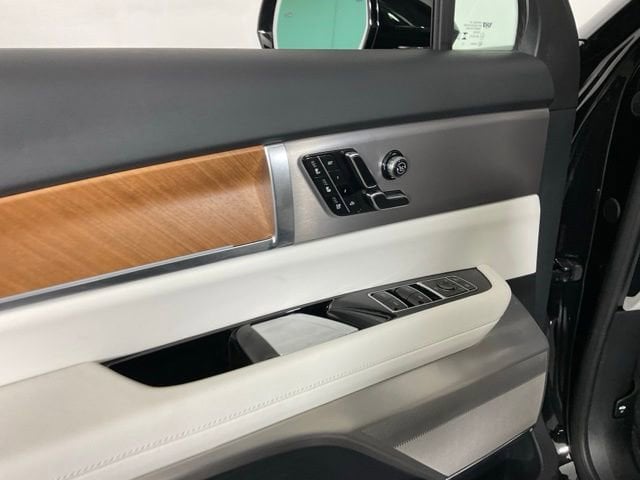 2026 Cadillac VISTIQ Sport - Photo 25