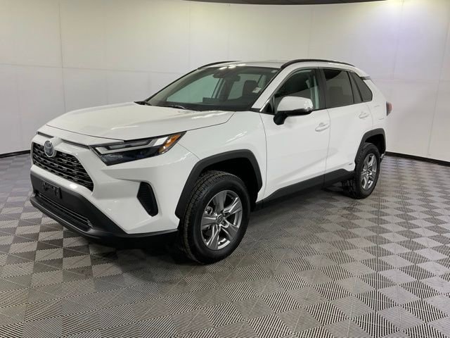 2024 Toyota RAV4 XLE's photo