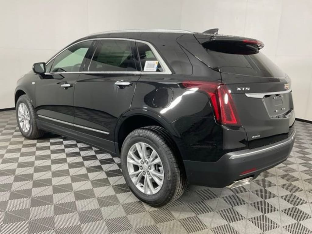 New 2026 CADILLAC XT5 Luxury SUV