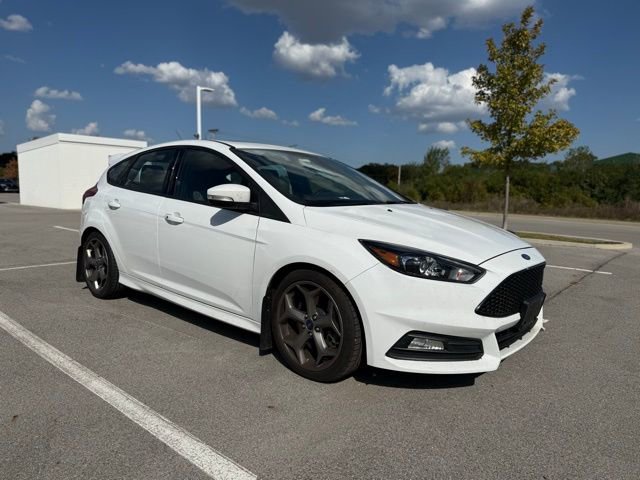 2018 Ford Focus ST photo 2