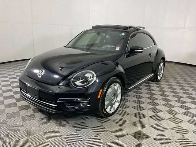 2019 Volkswagen Beetle SE's photo