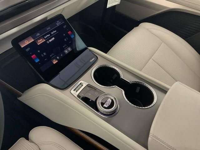 2027 Cadillac VISTIQ Luxury - Photo 12