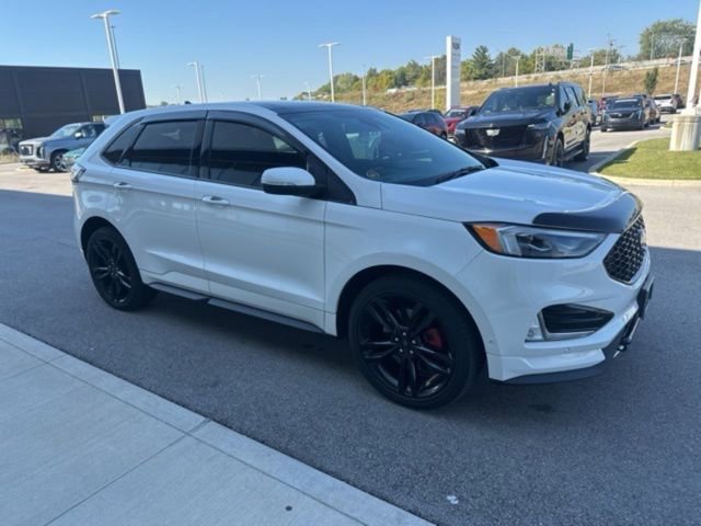 2022 Ford Edge ST photo 2