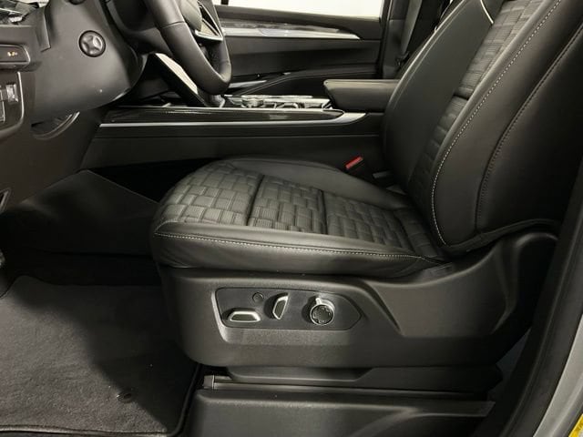 2026 Cadillac Escalade ESV V-Series - Photo 27