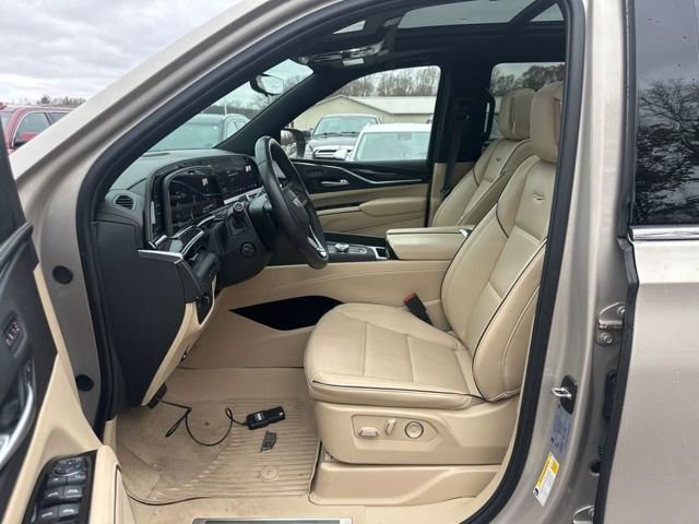 2024 Cadillac Escalade Premium Luxury photo 3