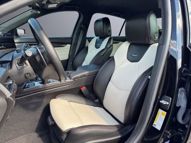 2025 Cadillac CT5 V photo 2