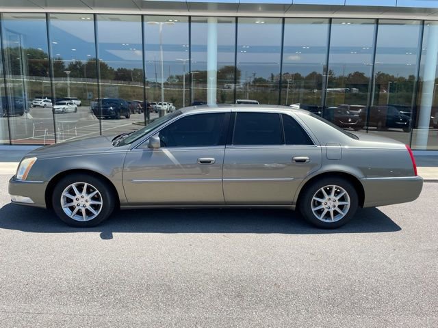 2011 Cadillac DTS Luxury photo 2