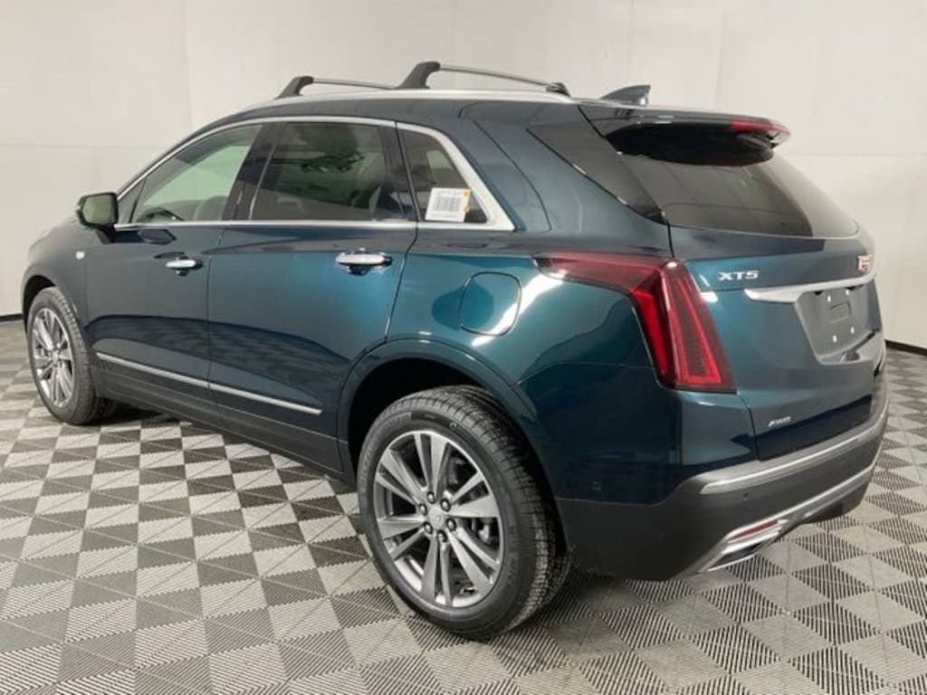New 2026 CADILLAC XT5 Premium Luxury SUV