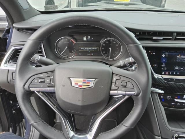 2025 Cadillac XT6 Premium Luxury photo 3