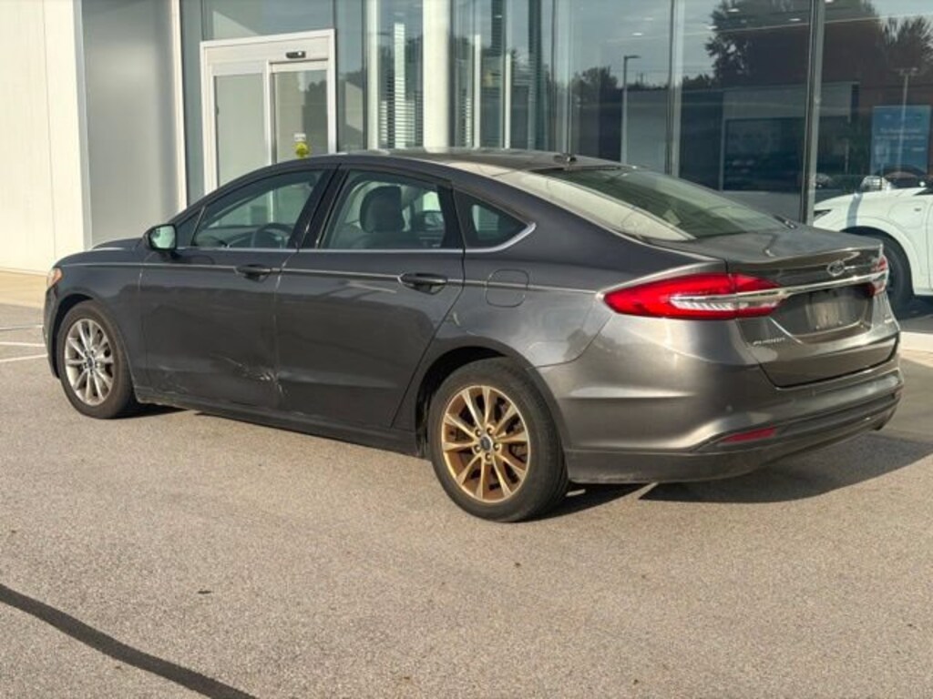 Used 2017 Ford Fusion SE