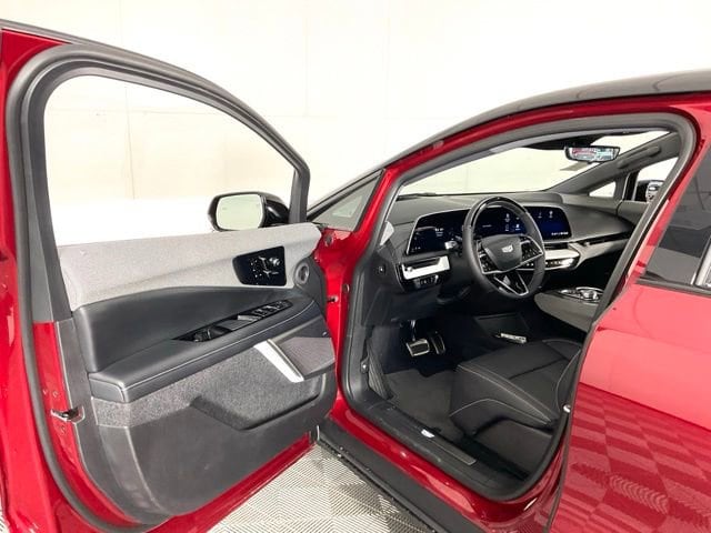 2025 Cadillac OPTIQ Sport 2 - Photo 23