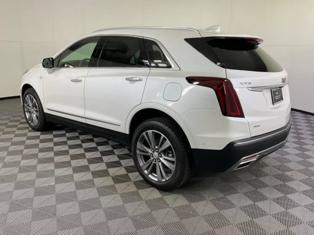 New 2026 CADILLAC XT5 Premium Luxury SUV