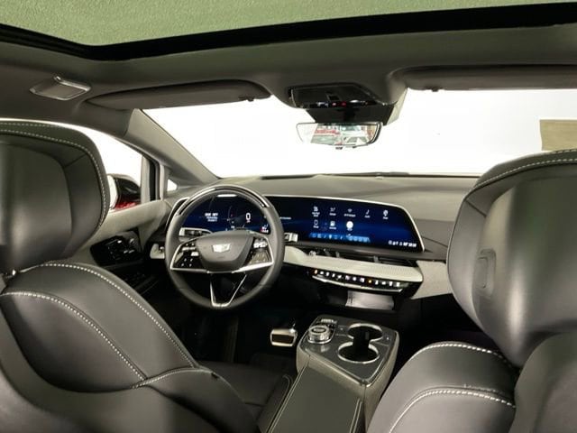 2025 Cadillac OPTIQ Sport 2 - Photo 13