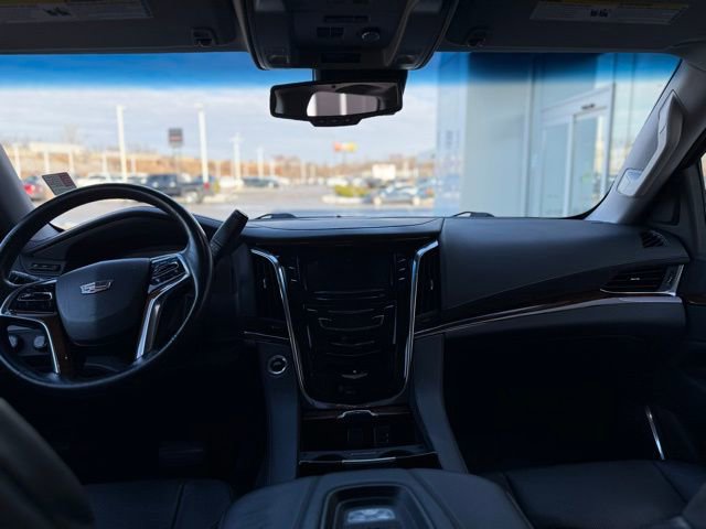 2015 Cadillac Escalade Luxury photo 4