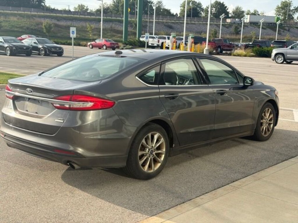 Used 2017 Ford Fusion SE