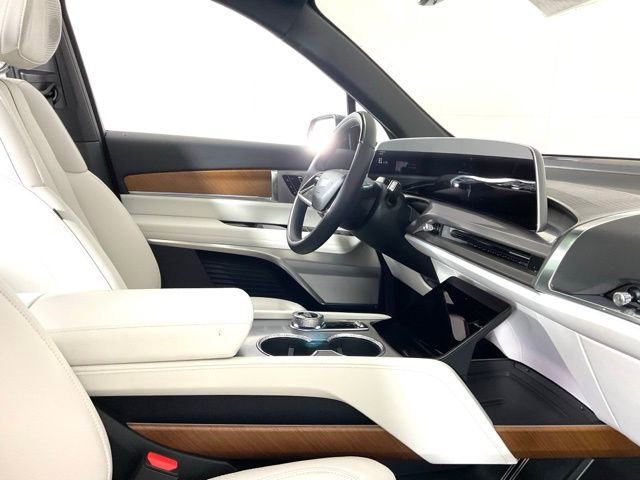 2026 Cadillac VISTIQ Sport - Photo 28