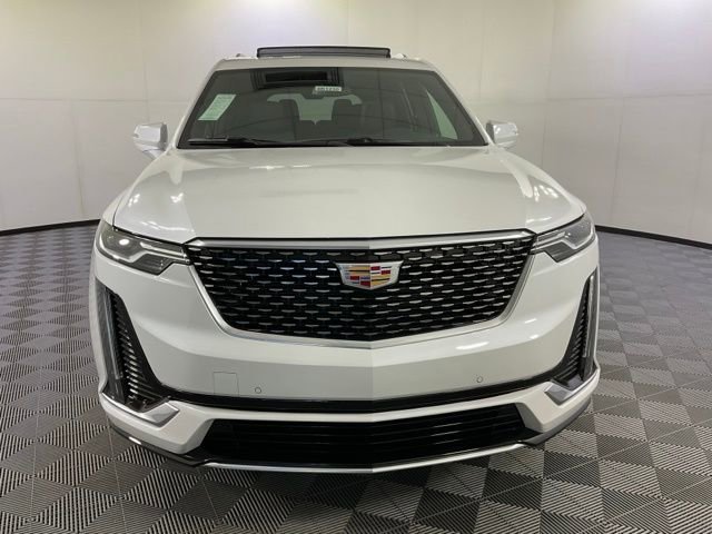 2025 Cadillac XT6 Luxury photo 2