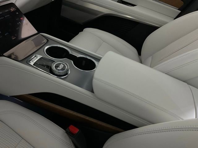 2026 Cadillac VISTIQ Sport - Photo 14