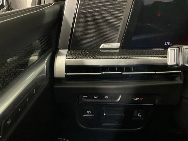 2026 Cadillac Escalade ESV V-Series - Photo 22