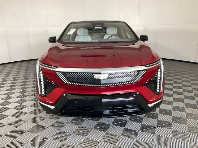2025 Cadillac Optiq Luxury photo 3