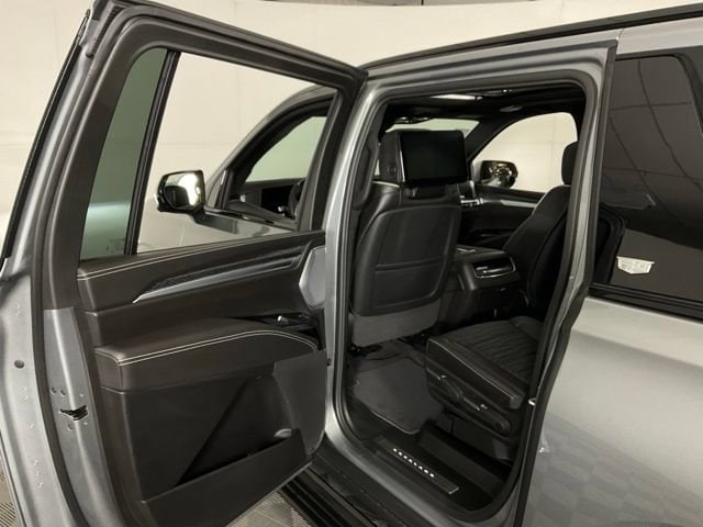 2026 Cadillac Escalade ESV V-Series - Photo 31