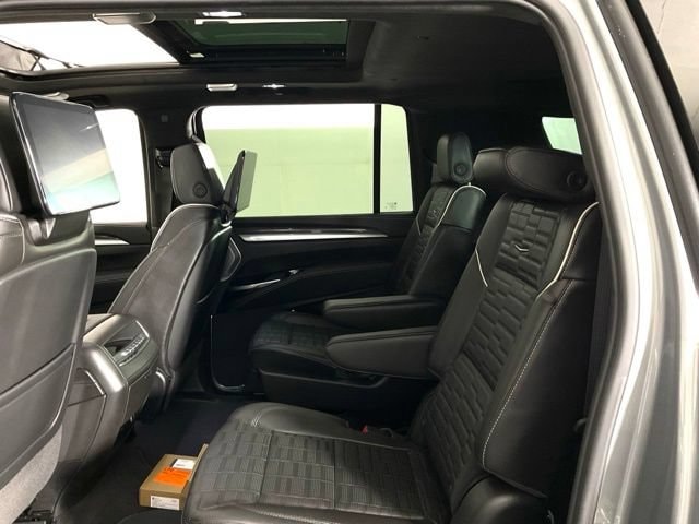 2026 Cadillac Escalade ESV V-Series - Photo 30